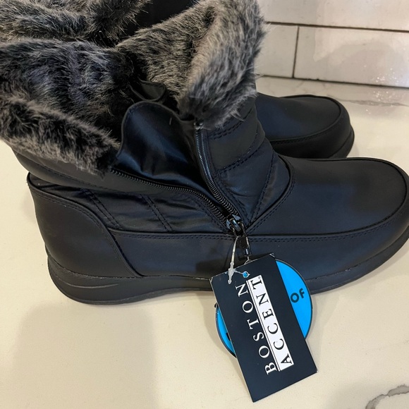Boston Accent size 8 NWT Waterproof booties - Picture 1 of 3